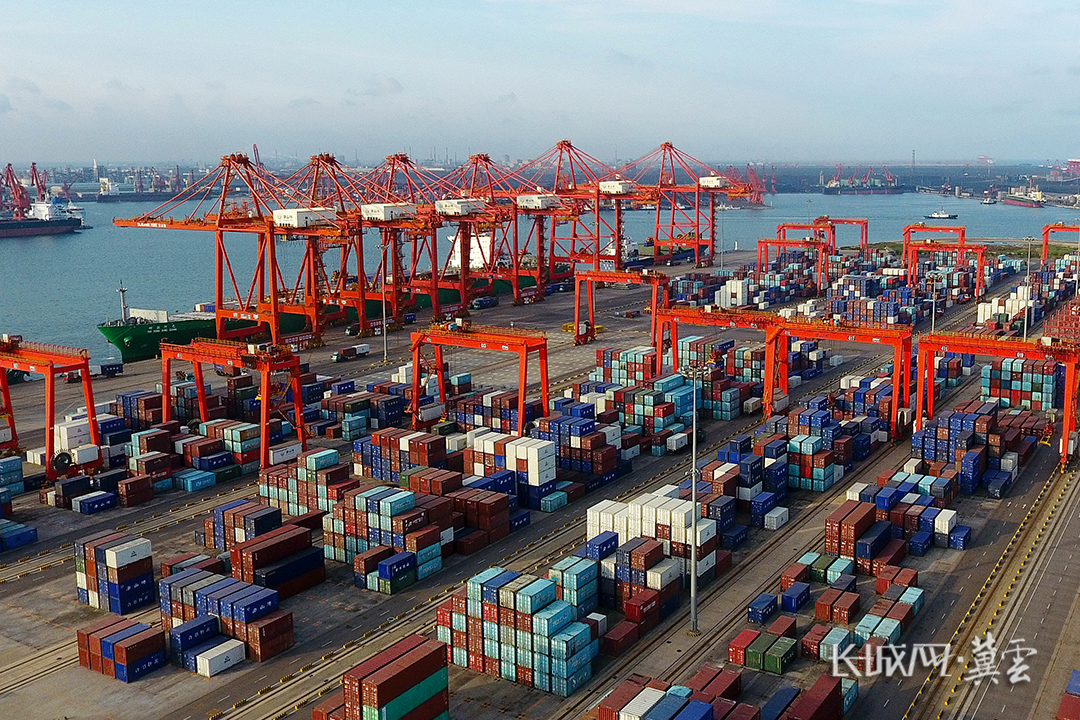 唐山港京唐港区集装箱码头.秦冰池 摄