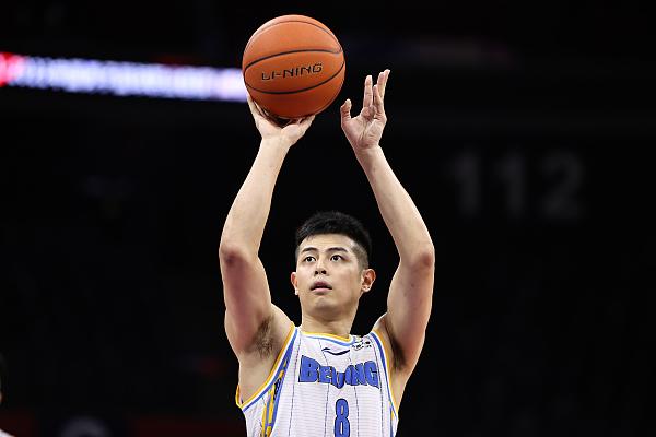 专访|方硕:新赛季盼回归"方超巨" 首钢队唯一顶薪不成压力|新赛季