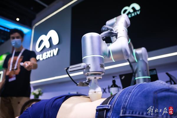 非夕科技自适应机器人按摩理疗。
