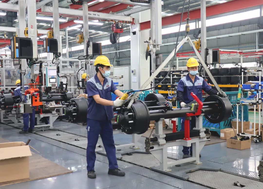 广东富华重工制造有限公司的车轴智能产线.陈素敏 摄