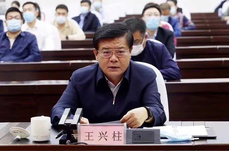 晚,我市在收听收看全省疫情防控视频调度会议实况后,市委副书记,市长