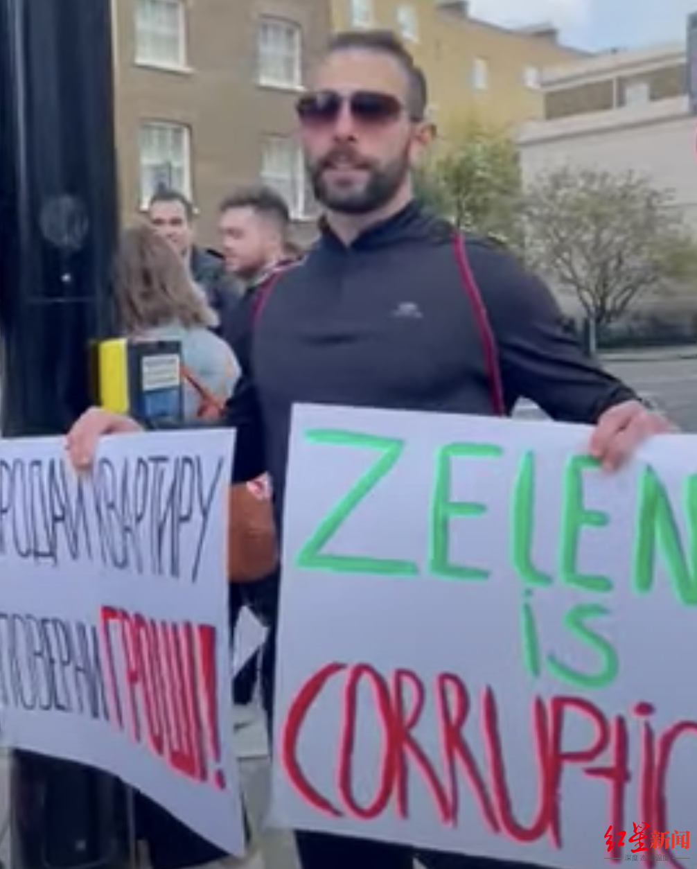 ↑2021年，在倫敦生活的烏克蘭活動家來到貝克街抗議