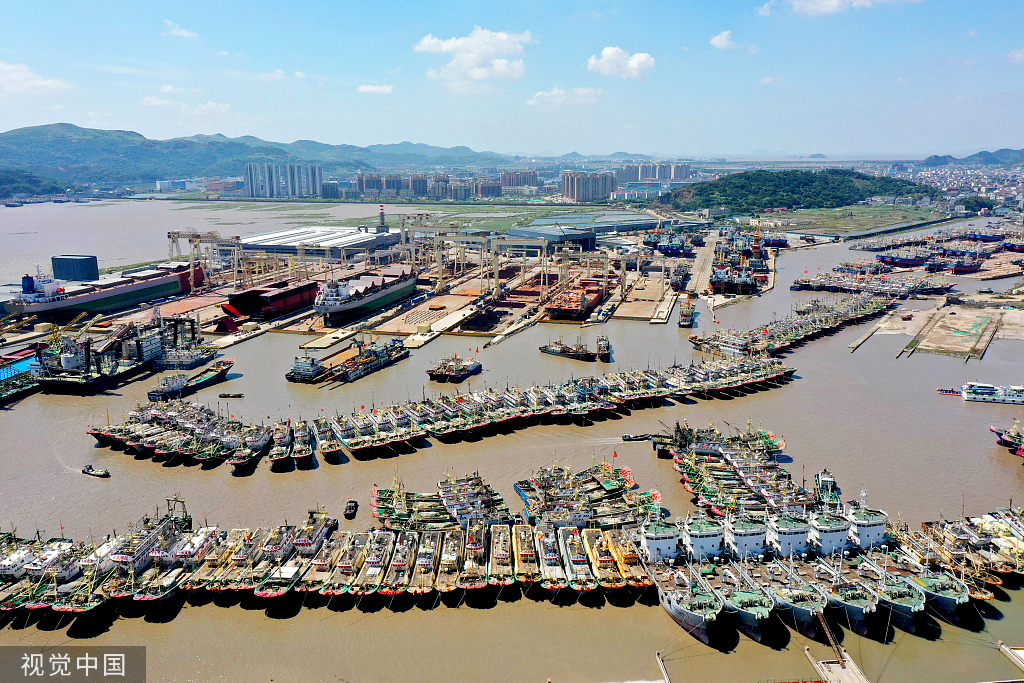 2022年9月1日,浙江省台州市,温岭市松门礁山港,回港渔船有序停泊在