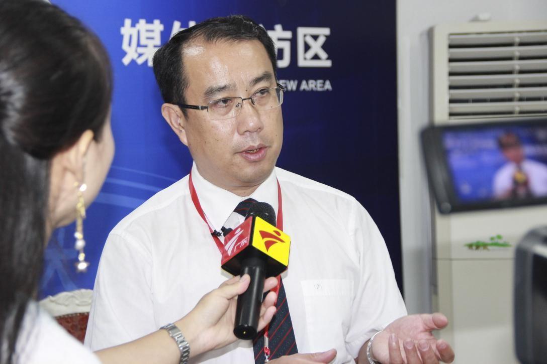 　　暨南大学穗华口腔医院总院长赖仁发教授接受采访