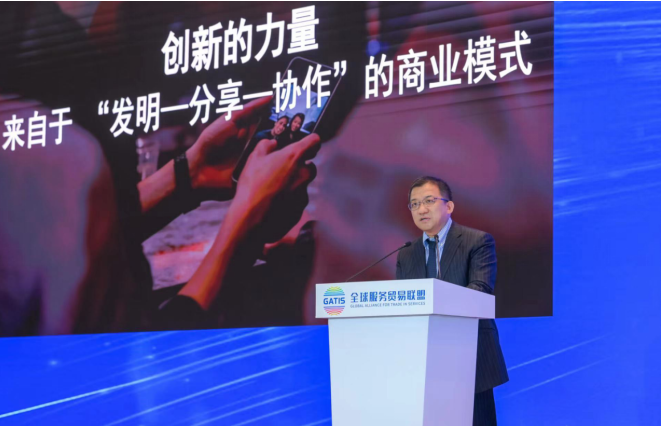 　　图为高通公司全球副总裁夏权出席“全球服务贸易企业家峰会-创新的力量”并发表演讲