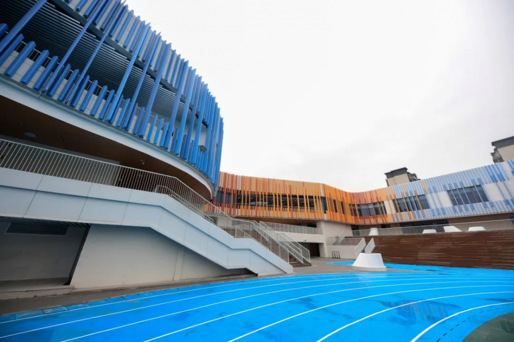 珊瑚小学是重庆市首批示范小学,也一直是南岸区的响亮教育名片.