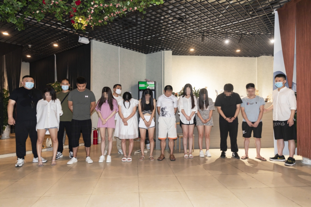 重庆警方破获系列酒托诈骗案|嫌疑人_新浪财经_新浪网