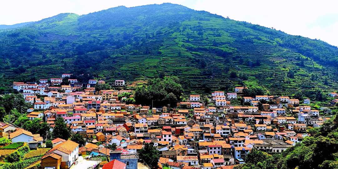 9月3日航拍的国家级传统古村落——浙江省嵊州市长乐镇小昆村,建设在