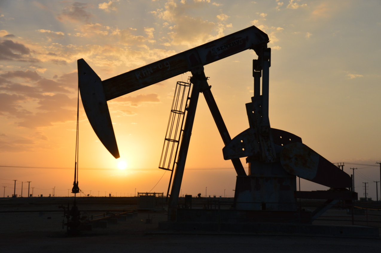 国内油价“五连跌”或终结，95号汽油重回“9元时代”？休闲区蓝鸢梦想 - Www.slyday.coM