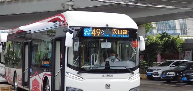 应对台风天“老年公交线路”贴心服务