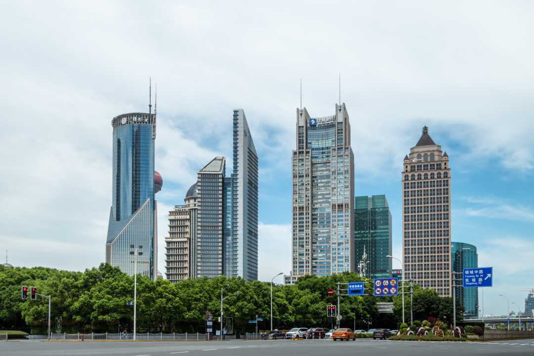 上海陆家嘴金融贸易区的部分地标建筑.王冈摄(中经视觉)