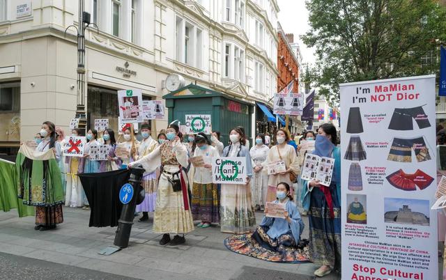 海外华人和留学生抗议迪奥的“文化挪用”行为（图片来源：社交媒体）