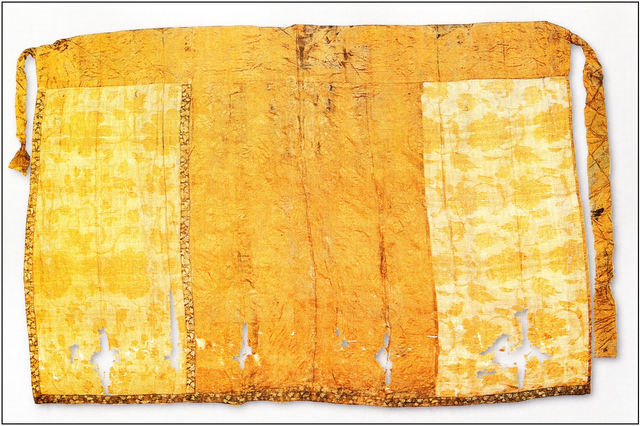 是陪葬裙的主力,显然,在宋代的上层社会妇女那里,旋裙出现不久,就成为