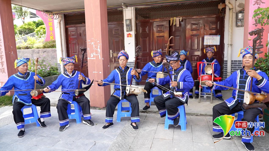 靖西壮族八音民俗艺术团合奏.中国青年网 王赫 摄