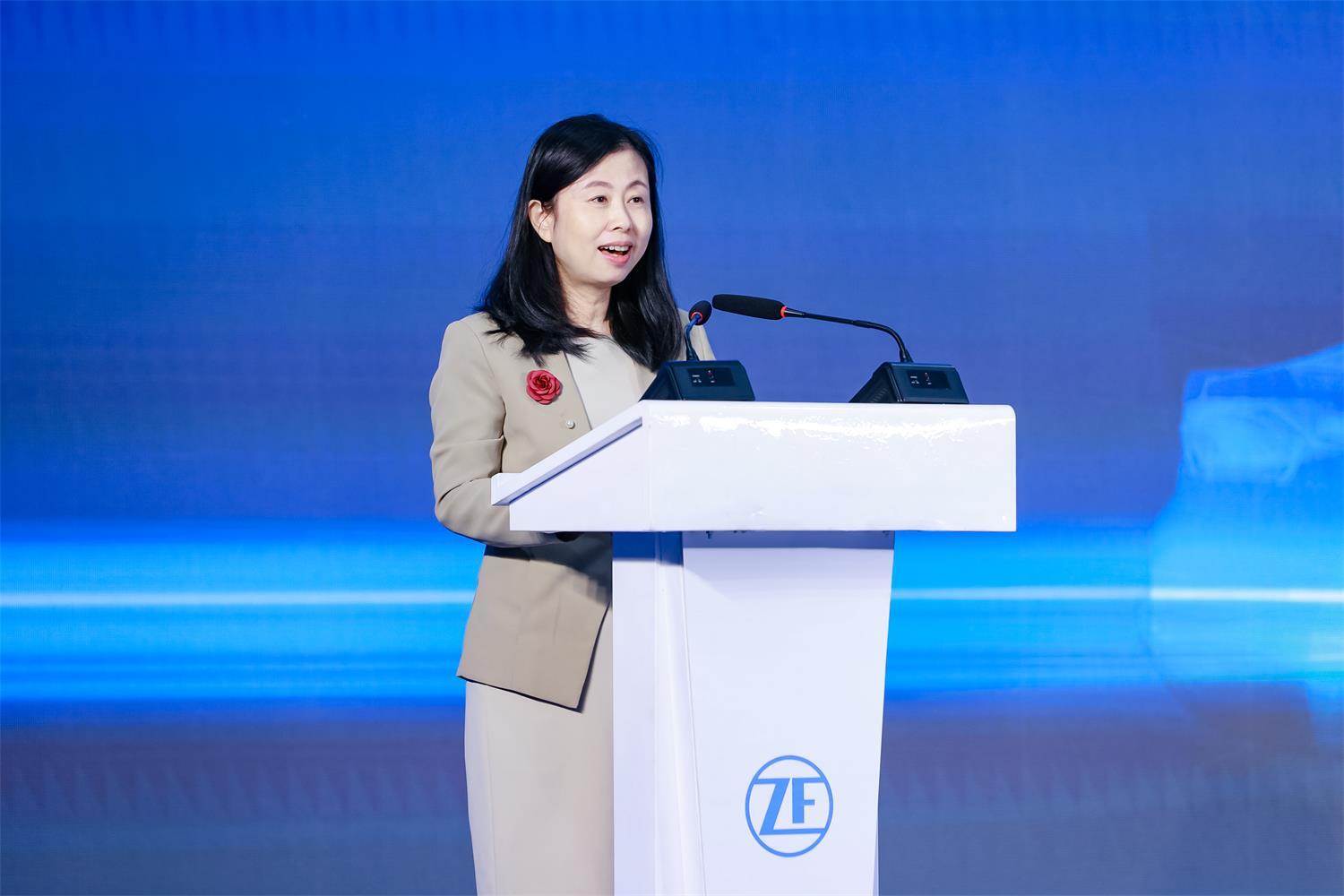 　　采埃孚中国区总裁及亚太区运营高级副总裁汪润怡