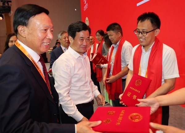 　　中国环境保护产业协会授予聚光科技 “环境技术进步奖”证书