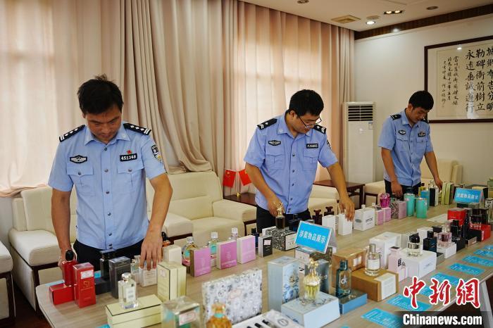 广西贺州破获一起特大生产 销售伪劣香水案成品货值1 3亿元 贺州市 新浪财经 新浪网