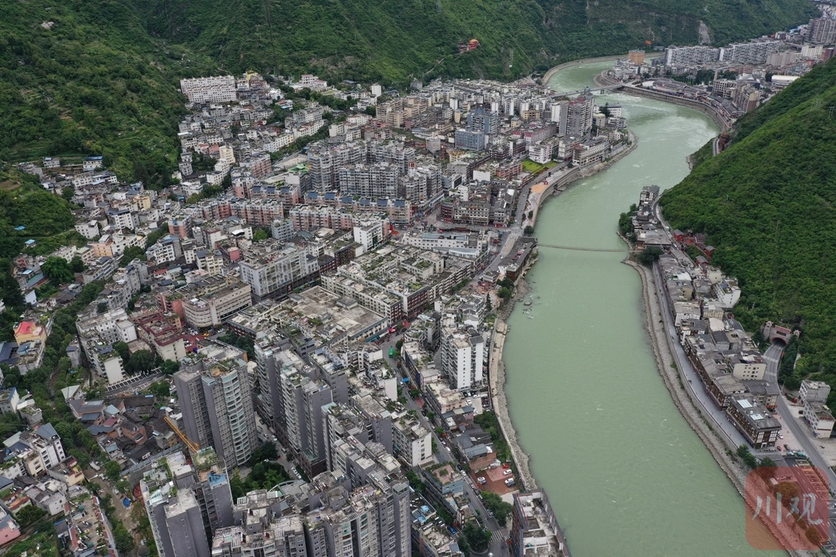 航拍|直击震后泸定县城|地震_新浪财经_新浪网