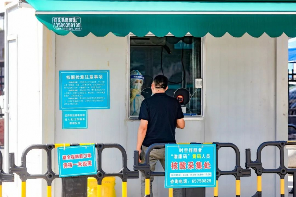 曾家医院核酸检测点.雷键 摄