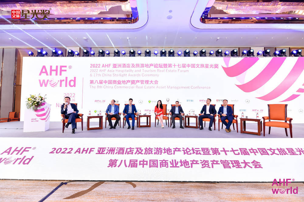 　　右三为尚美数智豪华事业部CEO周建辉先生