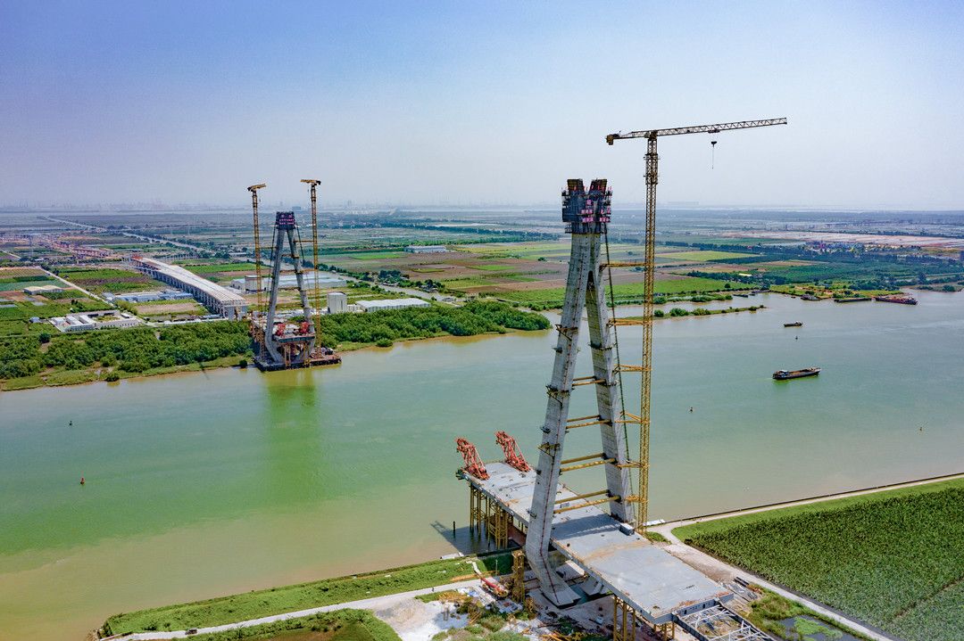 洪奇门特大桥为南中高速公路项目跨越洪奇沥水道的控制性工程,大桥全