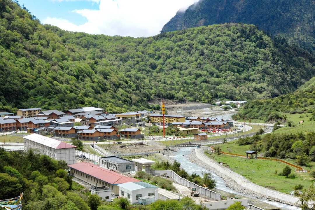 如今的玉麦乡面貌已发生巨变.张汝锋摄