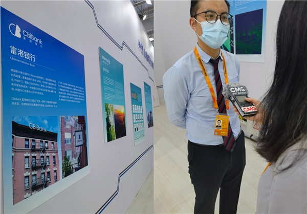 　　图注:CBiBank富港银行工作人员接受记者采访