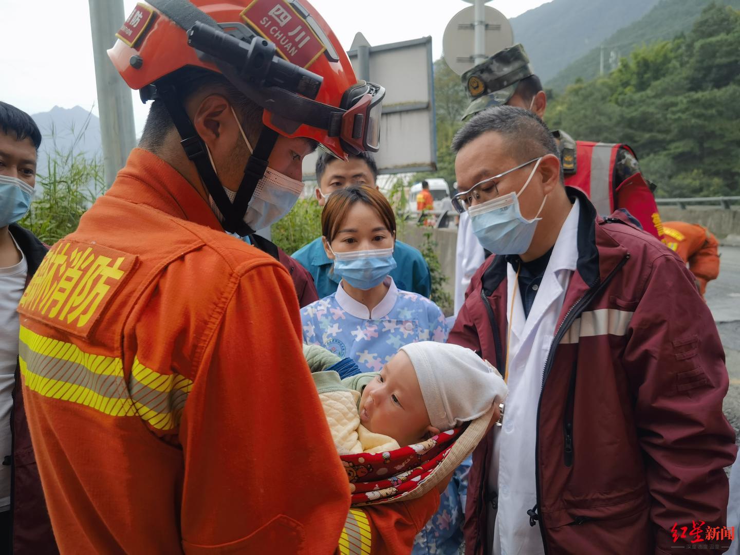 对话汶川哥哥张自立6岁经历地震从小梦想当消防员一半战友