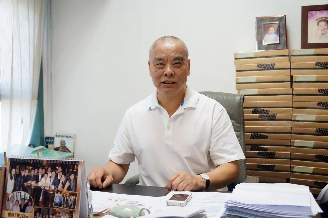 　　洪祖星先生近照