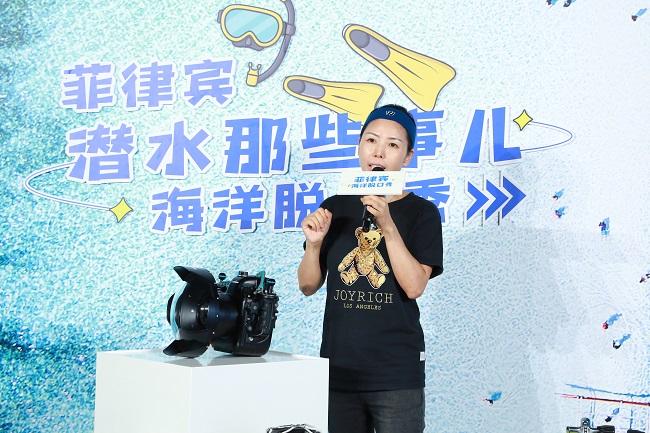 　　自然纪录片导演-周芳