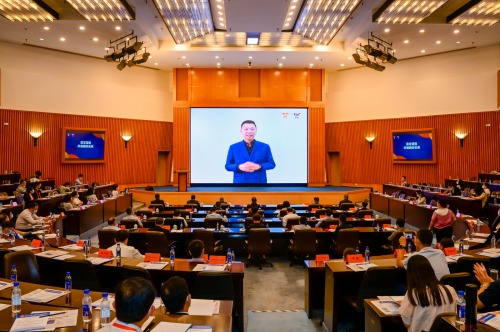 　　天丝集团中国区总裁曾森鸿先生发表主旨演讲