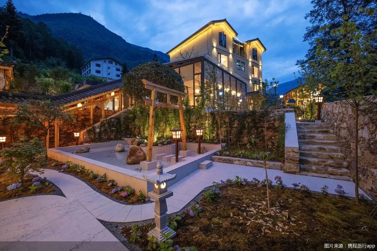 图说:地震前的海螺沟山之野私汤温泉民宿