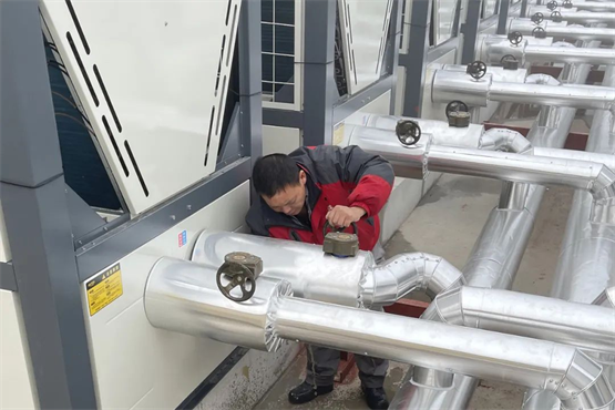 　　服务人员在采暖季前仔细检查设备