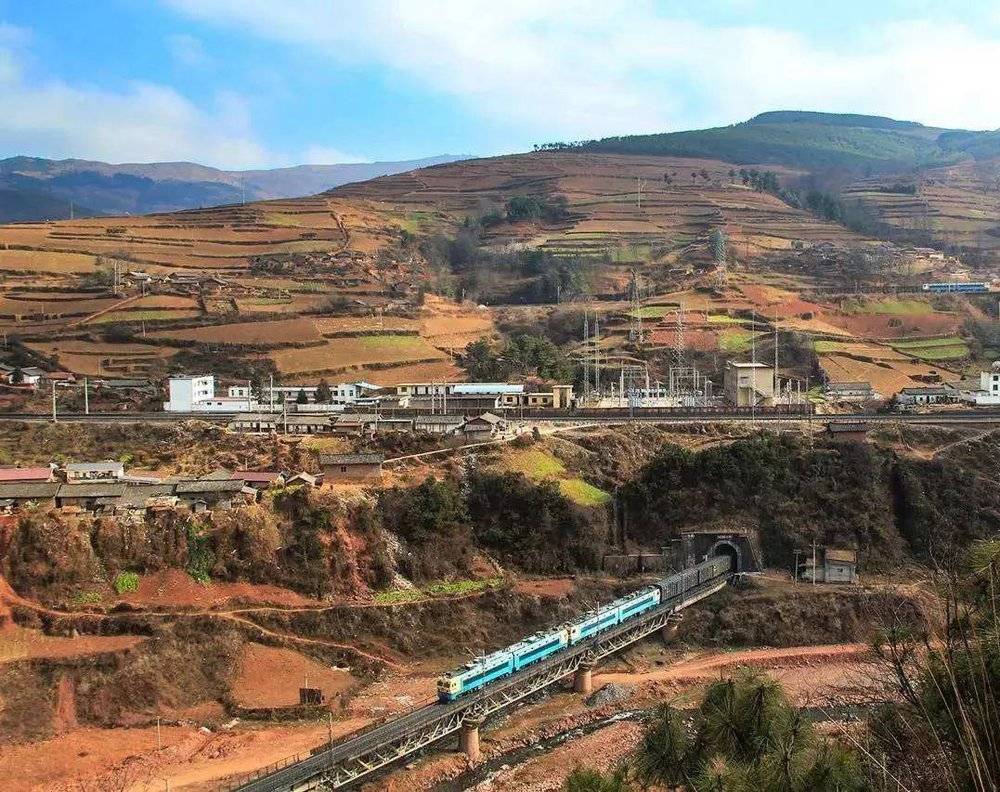 成昆铁路中乐武展线景色丨图片来源:作者