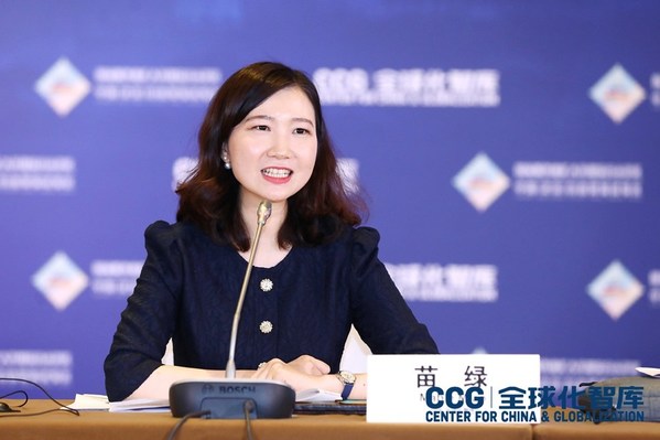 　　全球化智库秘书长苗绿主持数字经济论坛