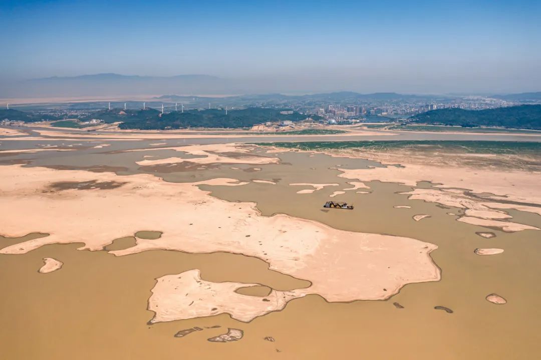 9月6日，极枯水期中的鄱阳湖。摄影：张小林