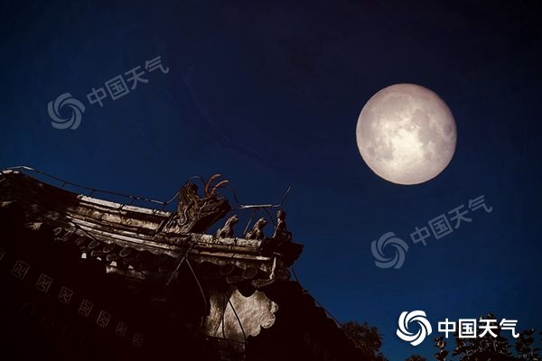 2021年9月21日，北京月满中秋。(图/中国天气网 王晓)