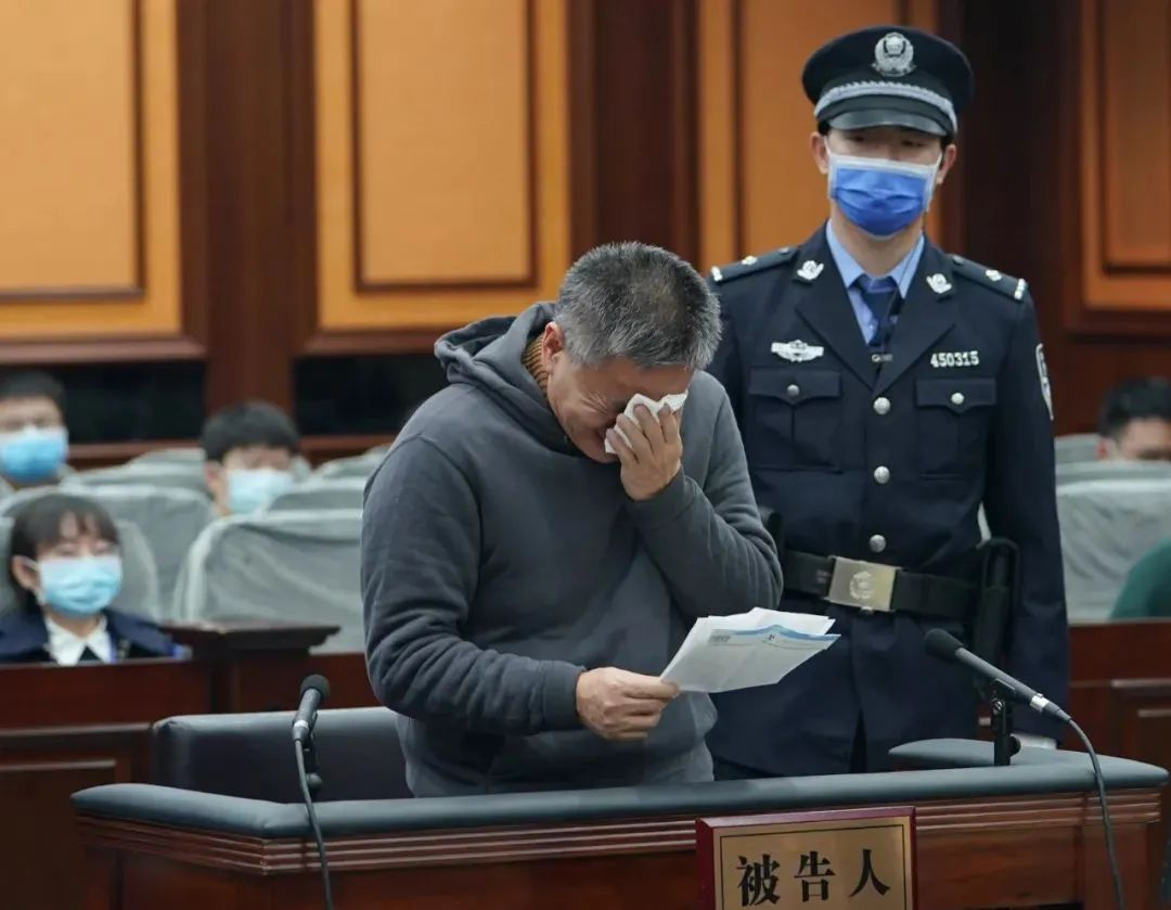贵港市委原书记李新元因受贿1.