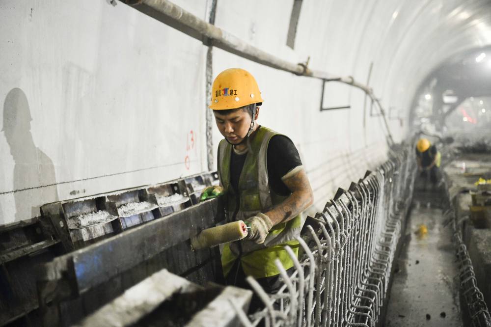 新燕尾山隧道提前4个月贯通,进入附属工程施工阶段|隧道_新浪财经