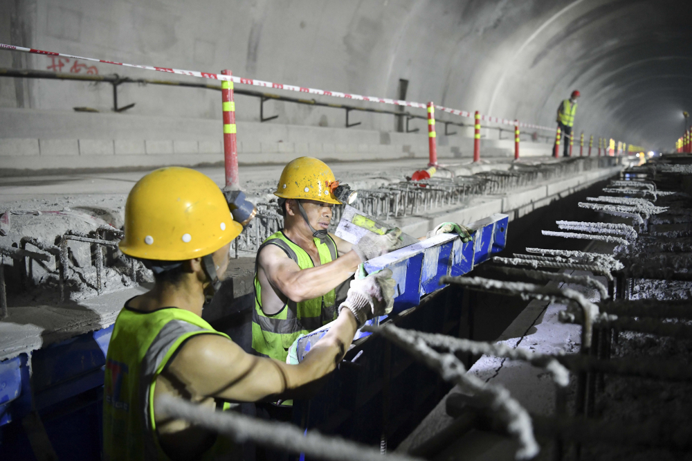 新燕尾山隧道提前4个月贯通,进入附属工程施工阶段|隧道_新浪财经