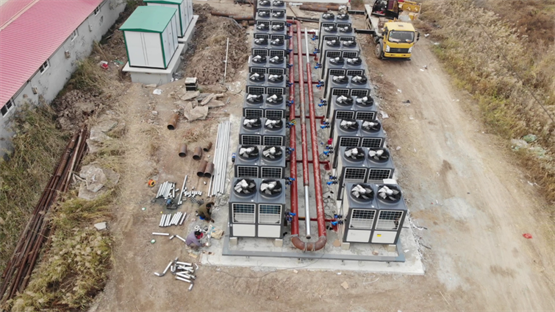 　　安装师傅赶工中