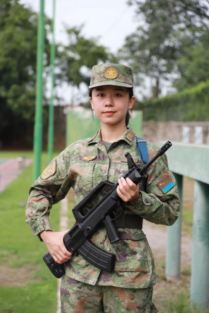 空军飞行员换发21式飞行服,颜值和战斗力都高到爆表