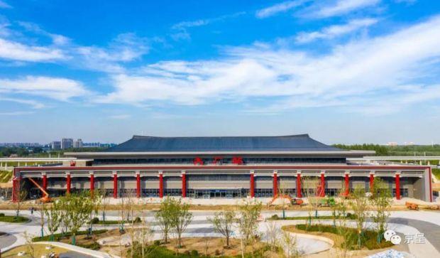 京唐城际铁路大厂站采用传统建筑中重檐庑殿顶及飞檐斗拱的设计