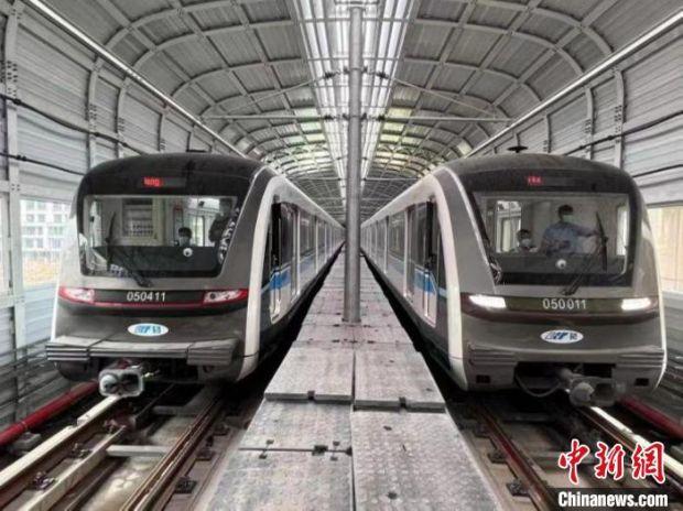 图为重庆地铁5号线北延伸段的列车.