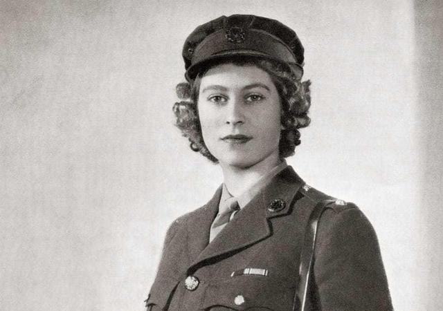 年轻时的伊丽莎白二世,曾经的盛世美颜|伊丽莎白_新浪财经_新浪网