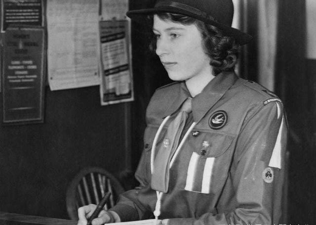 年轻时的伊丽莎白二世,曾经的盛世美颜|伊丽莎白_新浪财经_新浪网