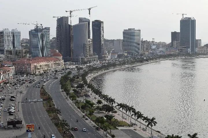 这是2022年8月22日拍摄的安哥拉首都罗安达街景.