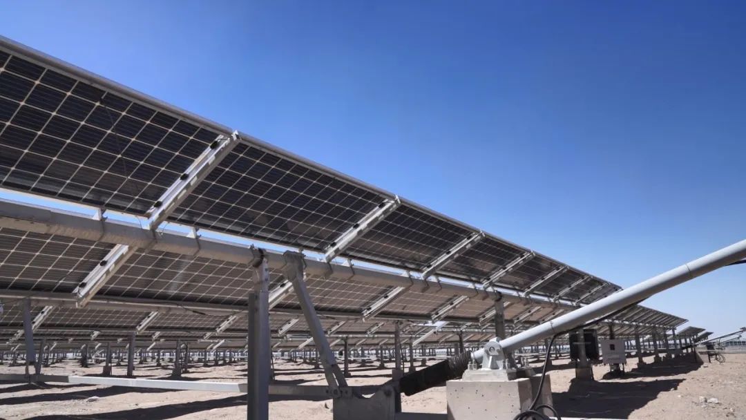 水平单轴跟踪式支架.李时宇摄