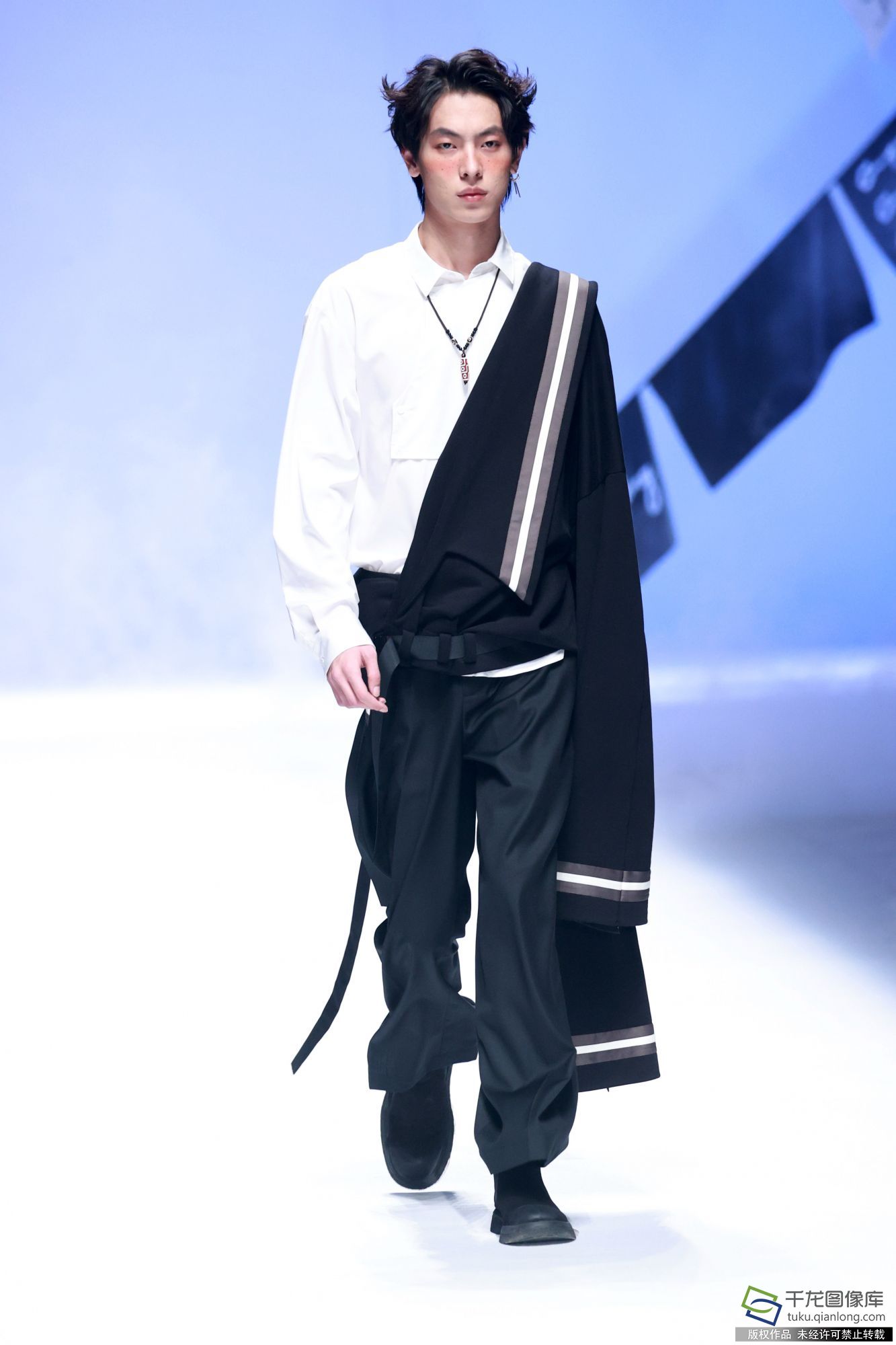 图为模特展示设计师杨紫琪的时装作品.千龙网记者 陈健男摄