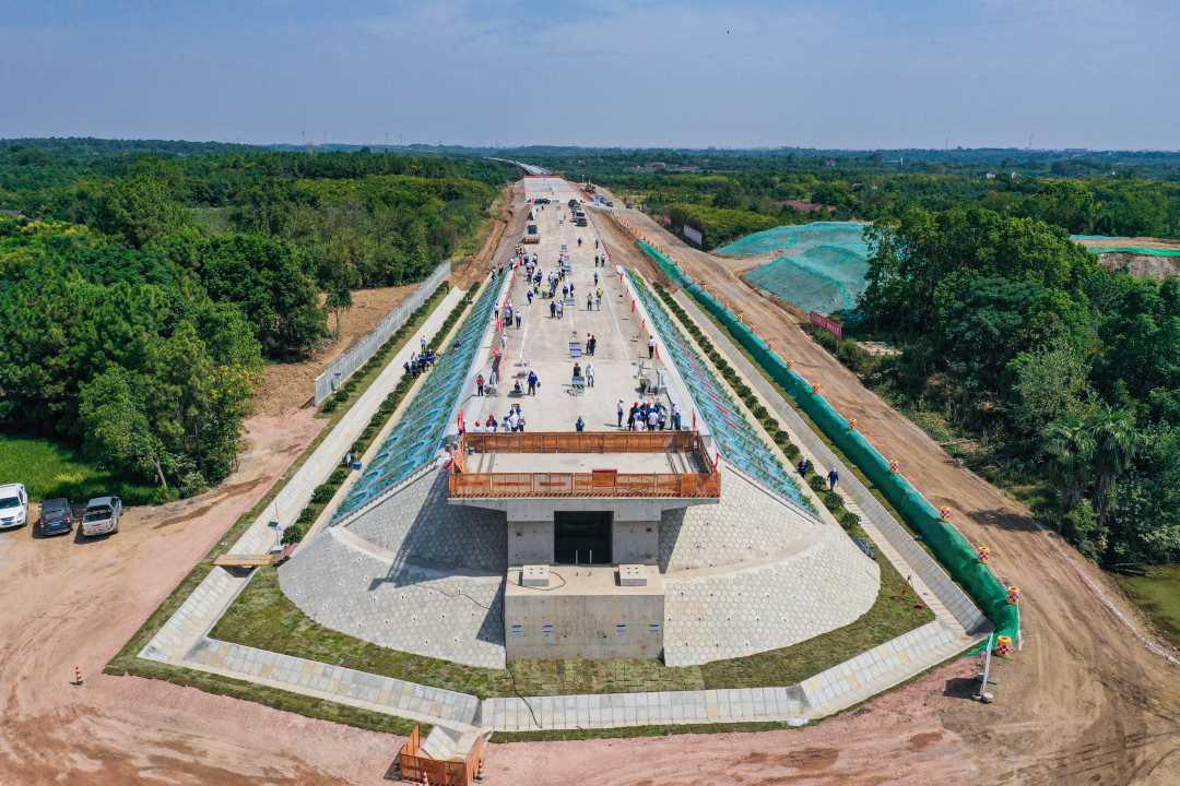 湖北荆荆铁路无砟轨道路基首件工程评估顺利通过|路基_新浪财经_新浪